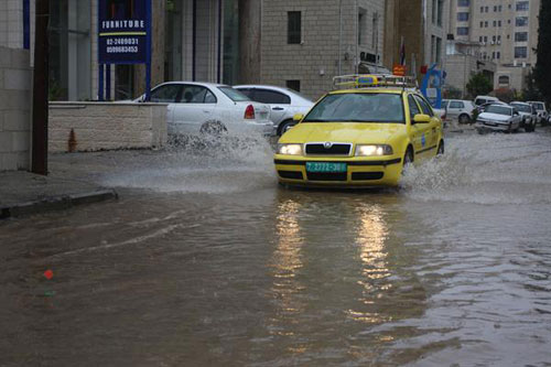 الطقس: عواصف رعدية وأمطار متفرقة أمطار