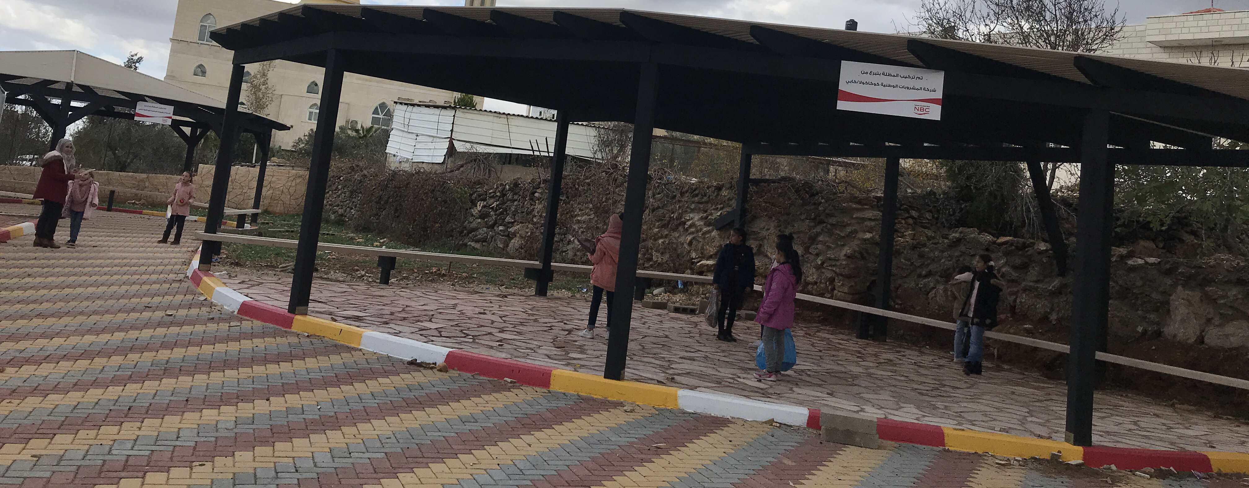 بالتعاون مع "التربية والتعليم" و"مجلس قروي كفر نعمة" المشروبات الوطنية تركب مظلات في مدارس بنات كفر نعمة والفاطمية والرازي