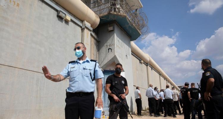 مخاوف إسرائيلية من وجود أنفاق داخل سجن بئر السبع