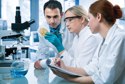 "فيسبوك" و"آبل" تجمدان بويضات موظفاتهما بويضات