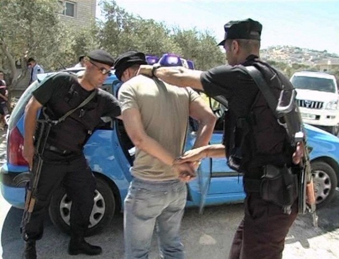 الشرطة تكشف ملابسات جريمة سرقة تحت التهديد في الخليل الشرطة الفلسطينية