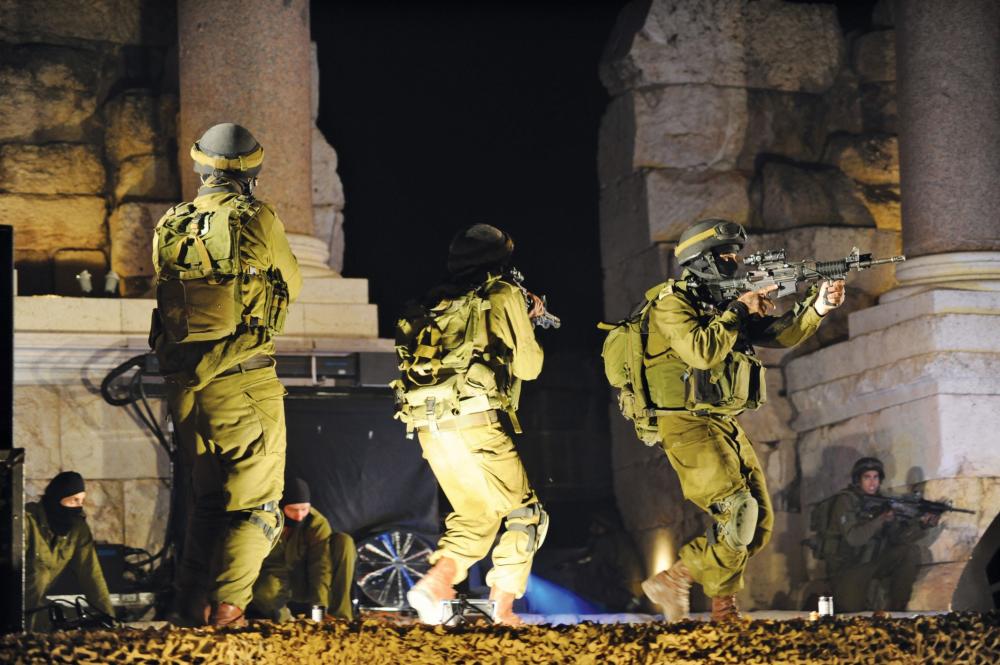 شهيد وعشرات الإصابات بمواجهات عنيفة باقتحام الاحتلال قبر يوسف بنابلس