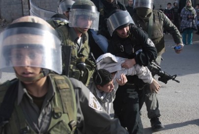 الاحتلال يعتقل طفل 