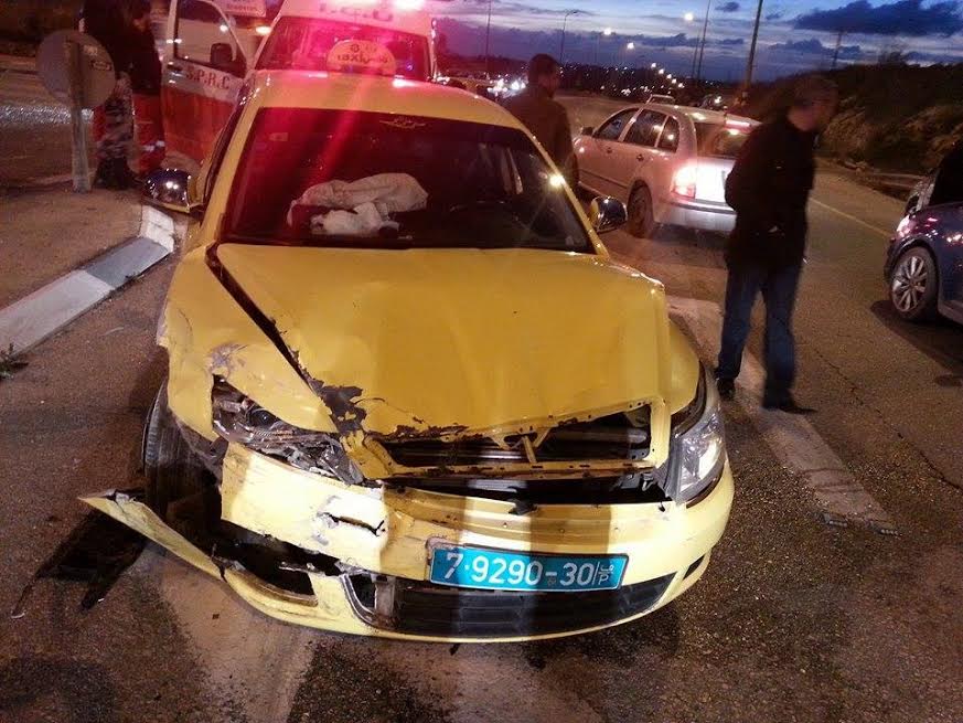 إصابة 7 مواطنين بينهم طفلين بحادث سير إصابة 7 مواطنين بينهم طفلين بحادث سير