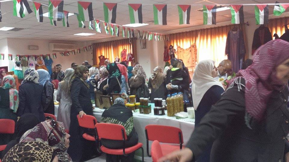 معرض نسوي تراثي وإنتاجي بطولكرم