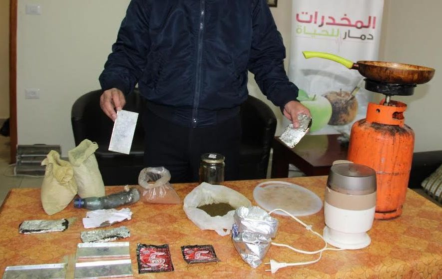 ضبط معمل للمخدرات في رام الله ضبط معمل للمخدرات في رام الله