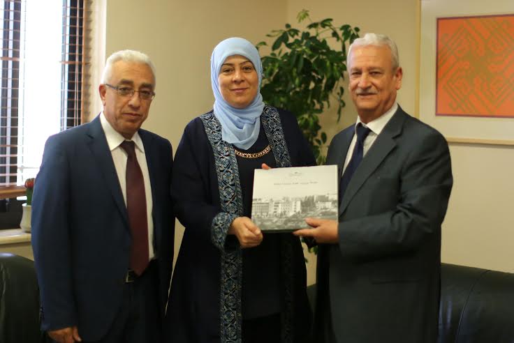 جامعة بيرزيت تبحث سبل التعاون مع محافظة رام الله والبيرة والغرفة التجارية جامعة بيرزيت تبحث سبل التعاون مع محافظة رام الله والبيرة والغرفة التجارية