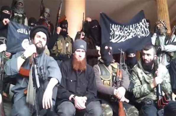 داعش يعدم 3 ضباط ركلاً بالأقدام داعش