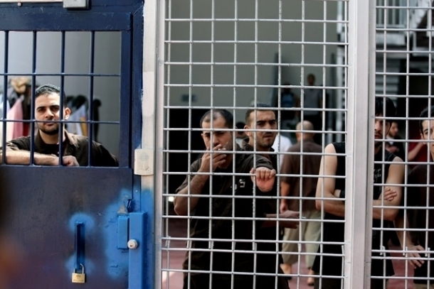 عامٌ على تنصل الاحتلال من الإفراج عن ثلاثين أسيراً اعتقلوا قبل أوسلو أسرى ما قبل أوسلو