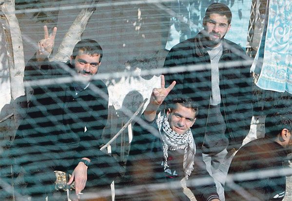 الأسرى يخططون لخطوة نضالية واسعة في نيسان المقبل اسرى