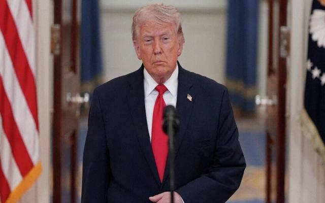 ترامب يعلن الاستيلاء على سفينة شحن ترفع العلم الإيراني في خليج عمان