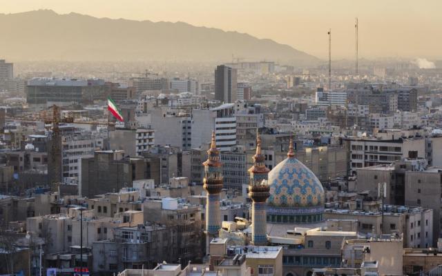  إيران تتوعد بالرد بعد احتجاز سفينة وتنفي عقد جولة ثانية من المفاوضات