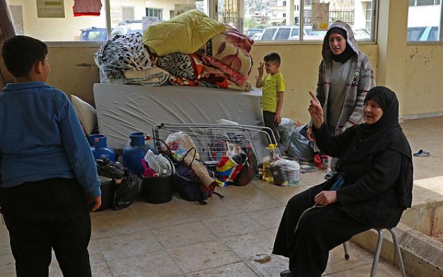 الجيش الإسرائيلي يهاجم عشرات المواقع لحزب الله ويصدر إنذارات إخلاء لعدة بلدات بلبنان