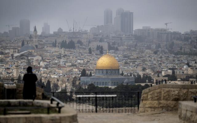 محافظة القدس تُحذّر من مخطط إسرائيلي للاستيلاء على عقارات في باب السلسلة وتهجير سكانها لصالح الاستيطان