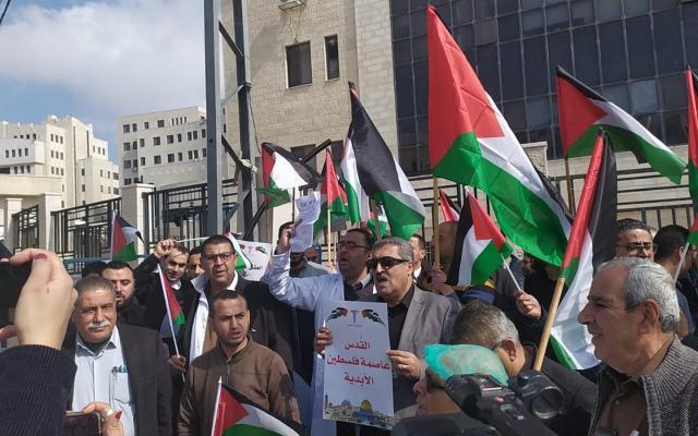 النقابات الصحية تصعد ضد الحكومة: تقليص للداوم وتهديد بالإغلاق الكامل