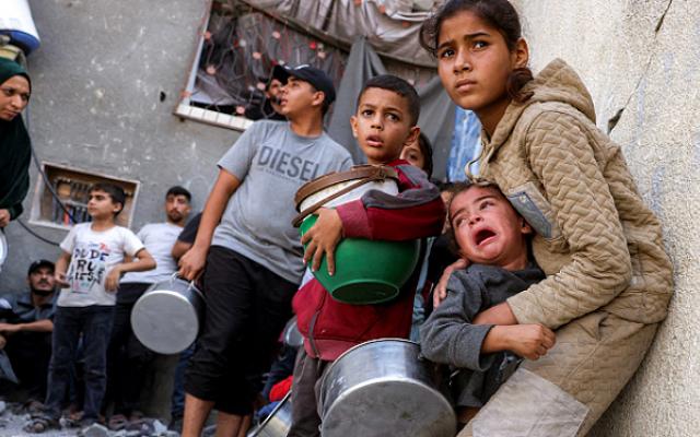 غارات وقصف ونسف منازل يستهدف النازحين في غزة