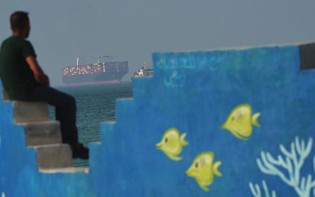 إيران تهدد بالرد على الحصار وترامب يرفض عرضها المعدل لإنهاء الحرب