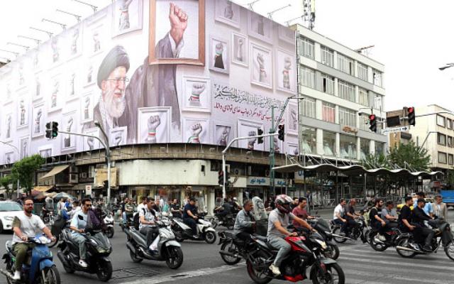 ترامب يوقف عملية "مشروع الحرية" في مضيق هرمز