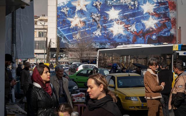 بعد تسريبات أميركية بإلغائها: طهران تعلن عقد المحادثات النووية بعُمان الجمعة وترامب يحذر خامنئي