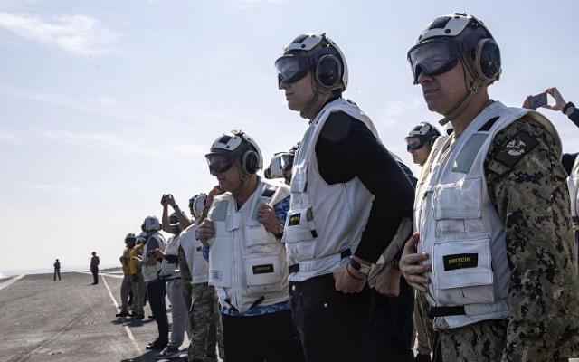 ويتكوف وكوشنر زارا حاملة الطائرات "لينكولن" غداة المفاوضات مع إيران