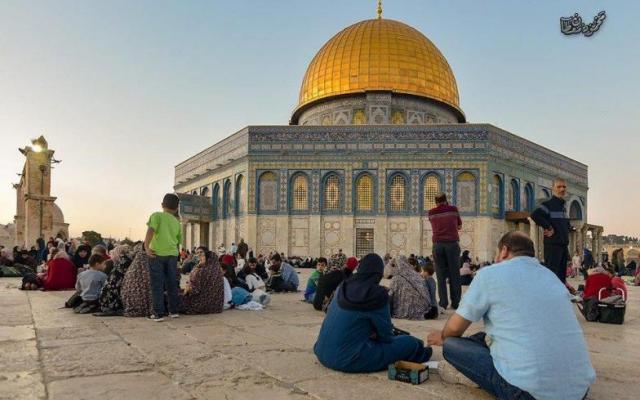 قبيل رمضان.. عشرات المقدسيين تصلهم قرارات الإبعاد عن الأقصى برسالة على "واتساب"