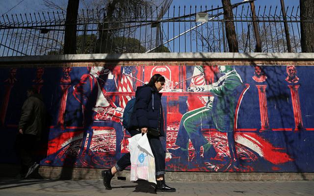 تقرير: إسرائيل تخشى توصل واشنطن وطهران لاتفاق نووي فقط وتنتظر إحاطتها بالمفاوضات