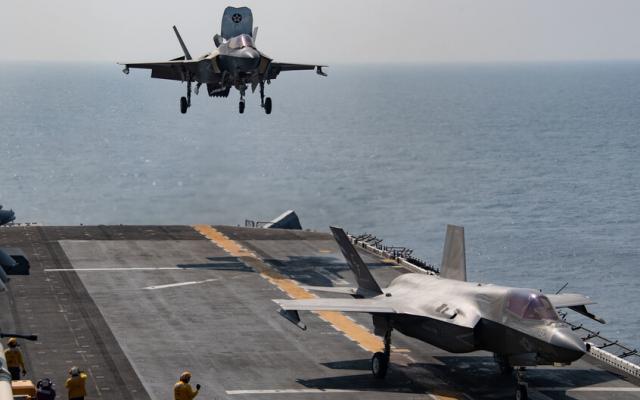 تعزيزات عسكرية غير مسبوقة.. أكثر من 50 مقاتلة تصل المنطقة خلال 24 ساعة استعدادا لضرب إيران