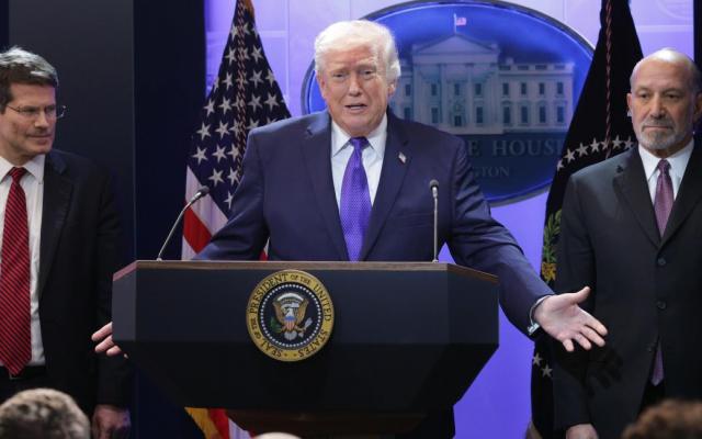 المحكمة العليا الأميركية تُسقط الرسوم الجمركية وترامب يصف القرار بـ"المخزي"