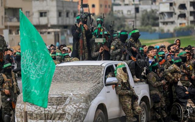 "فرانس برس": حماس تنتخب رئيس مكتبها السياسي والمنافسة تنحصر بين مشعل والحية