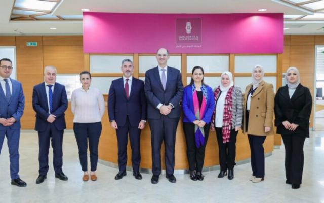 لدعم الفئات الأكثر احتياجًا في الضفة وغزة .. بنك فلسطين يوقّع مذكرة تعاون مع جمعية إنعاش الأسرة لتقديم مساعدات إغاثية خلال شهر رمضان