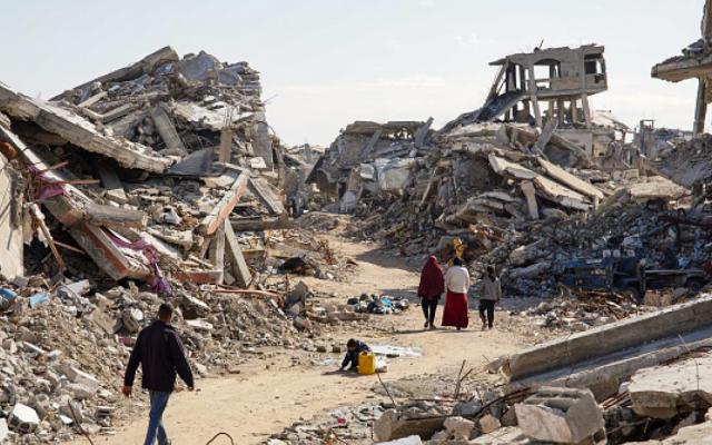 الحرب على غزة | شهيد في دير البلح ومصابون بقصف قارب صيد