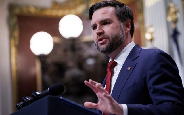 البنتاغون يرصد "محاولات إيرانية" لتصنيع قنبلة نووية.. وفانس يحذر!