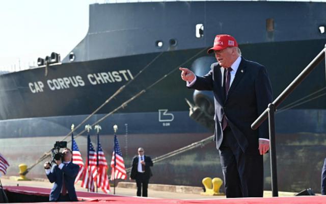 ترامب ليس "راضياً" عن المفاوضات مع إيران ويرفض تخصيب اليورانيوم