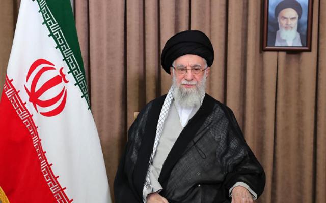 إيران تعلن اغتيال خامنئي ومستشاره شمخاني وقائد الحرس الثوري