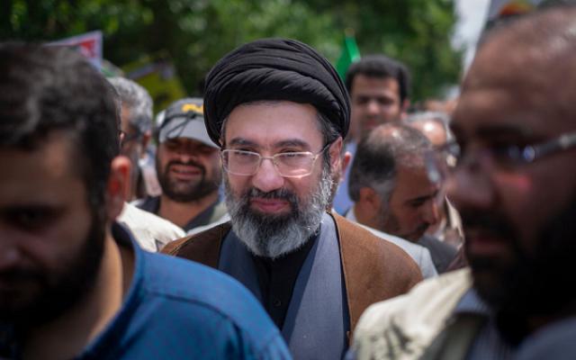 مجتبى خامنئي مرشدا جديدا لإيران خلفا لوالده