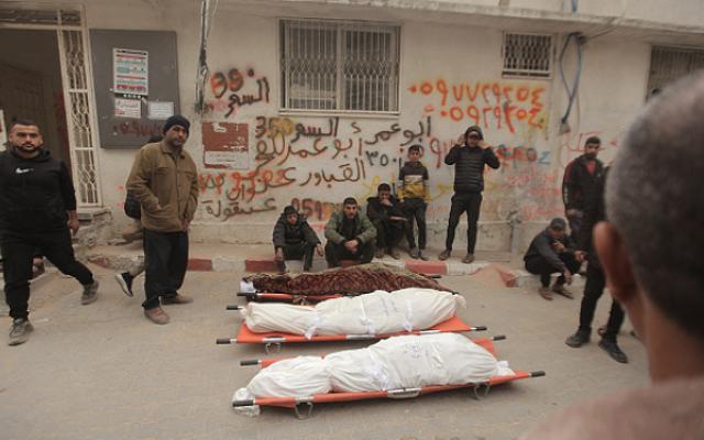 ثمانية شهداء باستهداف إسرائيلي لدورية شرطة وسط قطاع غزة