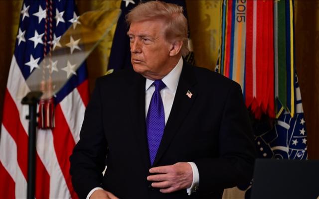 ترامب يدعو الدول المستفيدة من مضيق هرمز لحمايته