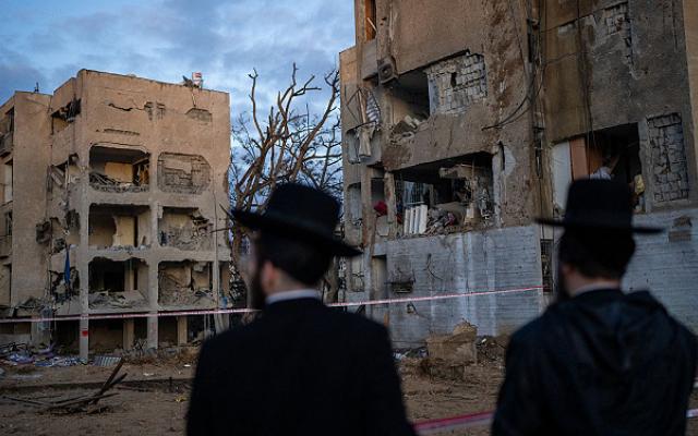  سقوط شظايا بحولون.. 175 مصابا بديمونا وعراد وضربات إسرائيلية على طهران