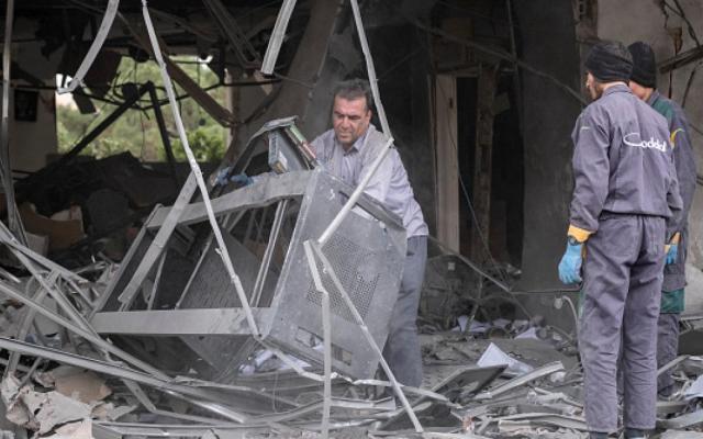  إيران تعلن مقتل قائد بحريتها وتهدد باستهداف قادة