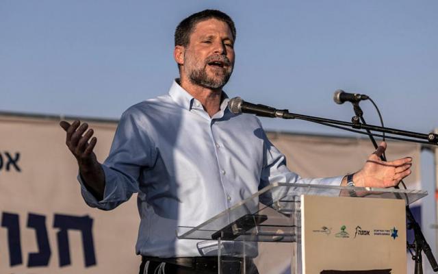 سموتريتش يحرّض على تهجير الفلسطينيين من غزة بتبديد الأمل في إعادة الإعمار