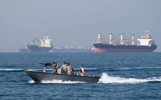 إيران تدرس الرد الأميركي وتصعيد جديد في هرمز