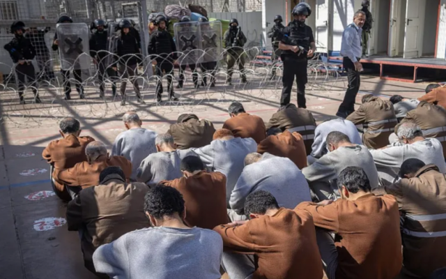 منذ بدء الحرب على إيران.. تصاعد عمليات القمع بحق الأسرى