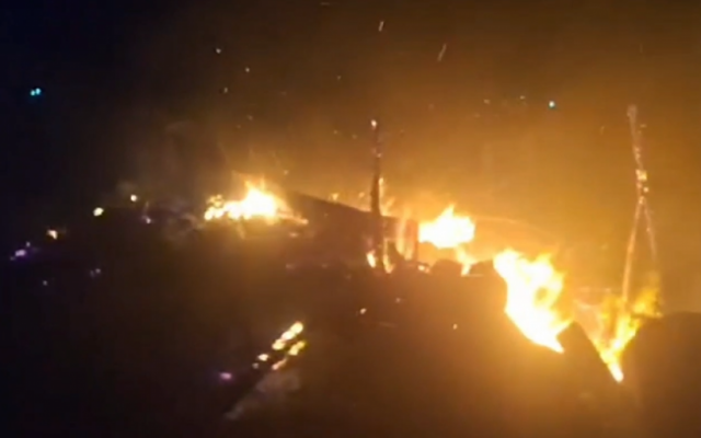 اعتقالات واقتحامات في الضفة والمستوطنون يحرقون منزلا في الخليل