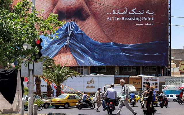 بعد ضربات ليلية وإغلاق هرمز... ترامب يتوعّد: سنهاجم إيران بقوة أكبر الليلة