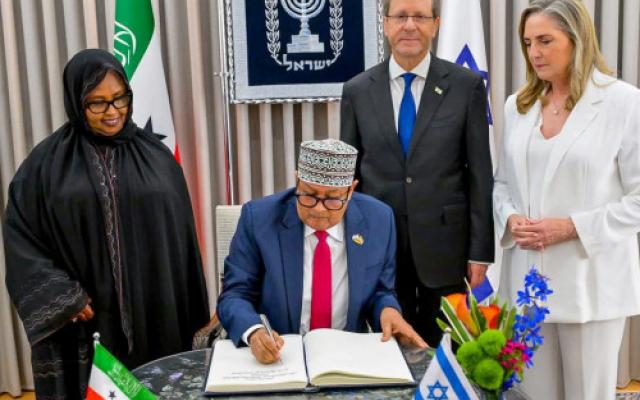 محافظة القدس: افتتاح سفارة مزعومة لـ"أرض الصومال" في القدس المحتلة انتهاك صارخ للقانون الدولي وقرار باطل لا شرعية له