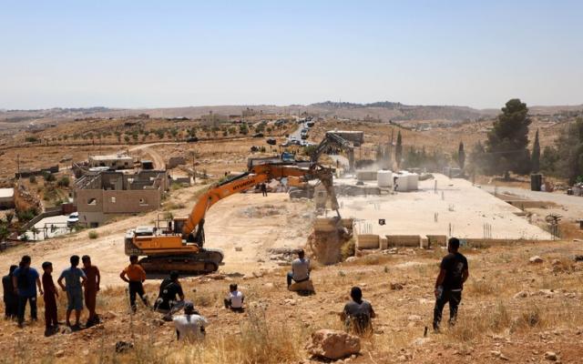 ضمن تصعيد قياسي بالضفة.. إسرائيل تخطر بهدم 9 منازل فلسطينية في الخليل