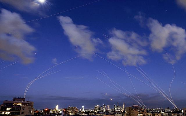 حرب على إيران واغتيال خامنئي: قتيلة وأكثر من 120 إصابة بإسرائيل واستهداف قواعد أميركية