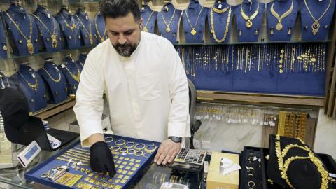 الحرب تغيّر عادات الادخار في الخليج... إقبال على سبائك الذهب
