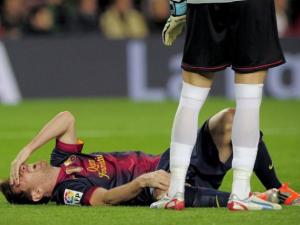 الملاعب بلا "ميسي" لشهرين ورعب في برشلونة