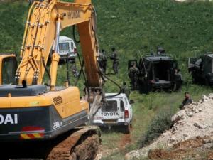 الاحتلال يجرف